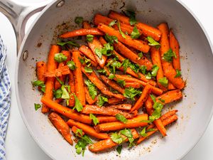 4-ingredient honey-glazed carrots in a skillet
