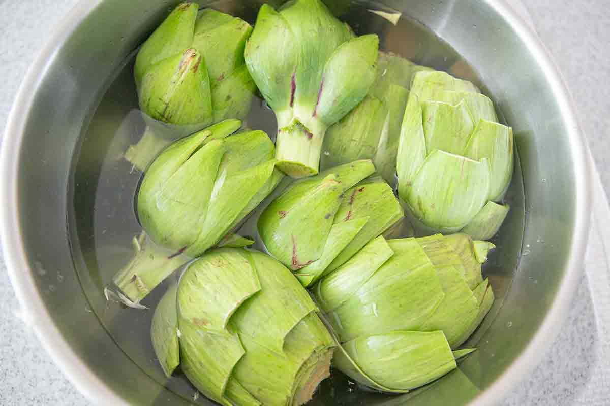 cut artichokes in acidulated water