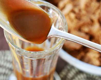 A spoon of butterscotch sauce