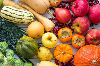 overhead view of fruits and vegetables that are in season for fall