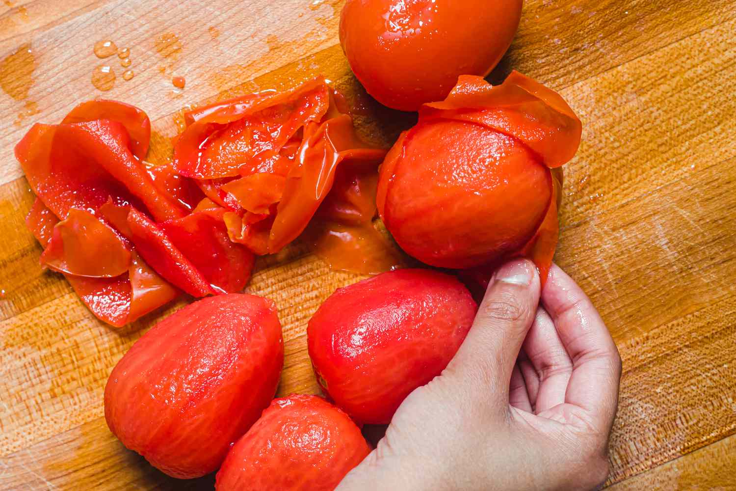 Peeling off tomato skins