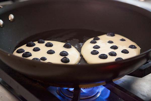How to make blueberry pancakes that don't turn blue