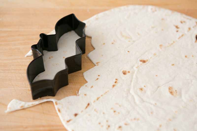 spooky-tortilla-crisps-method-1