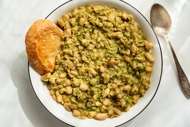 bowl of creamy pesto beans