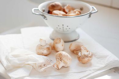 how to wipe off and clean mushrooms