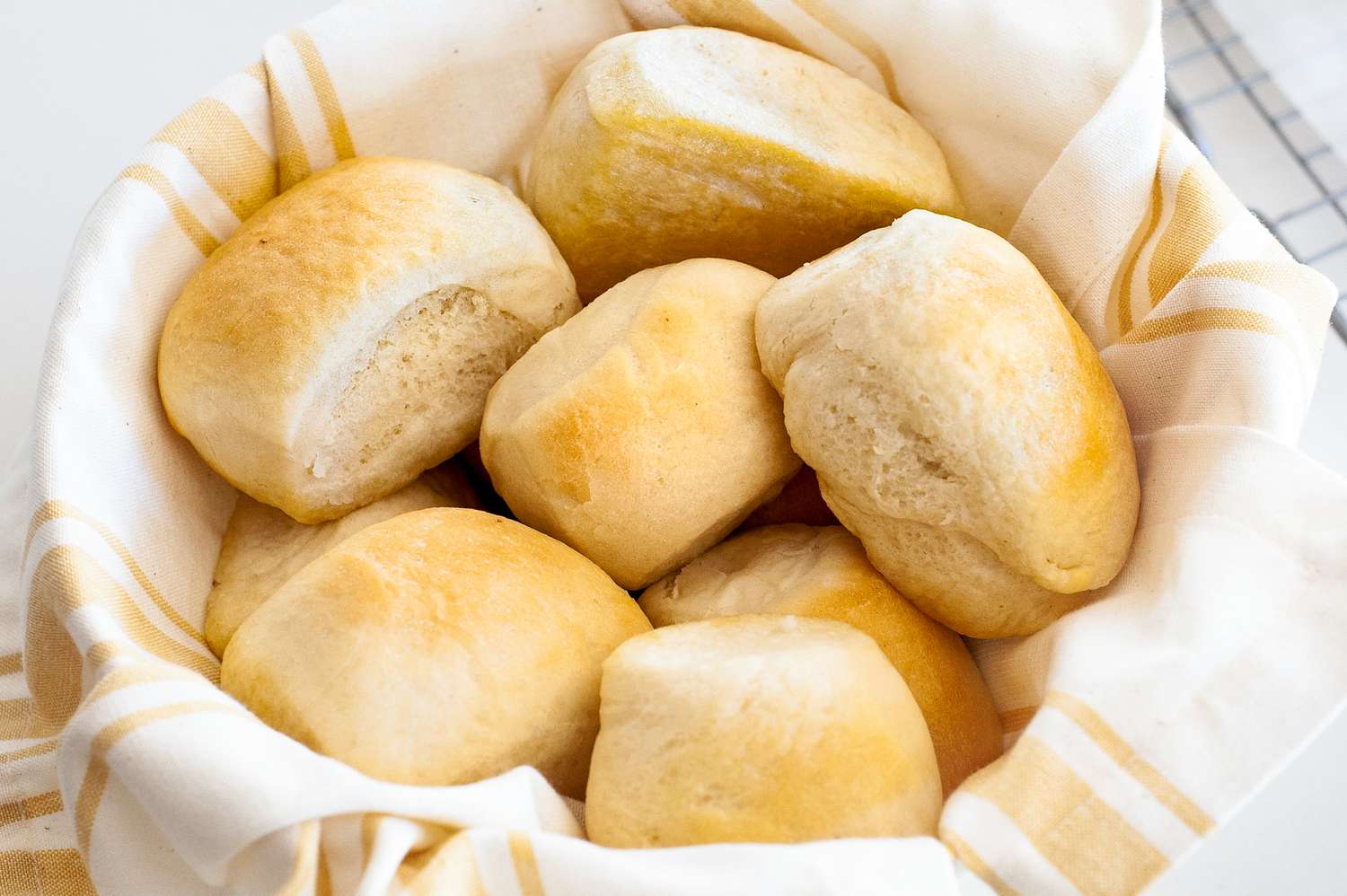 Quick Dinner Rolls in a Bread Basket