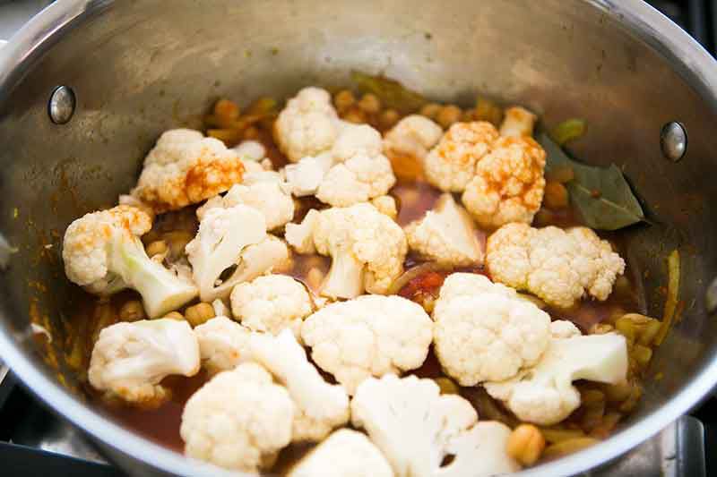 vegan chickpea cauliflower curry