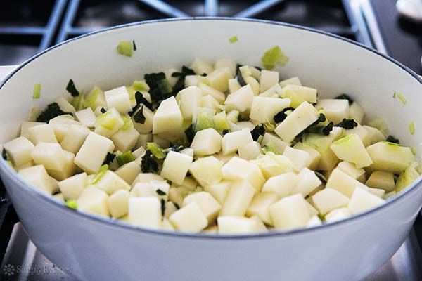 colcannon-potato-soup-method-600-2