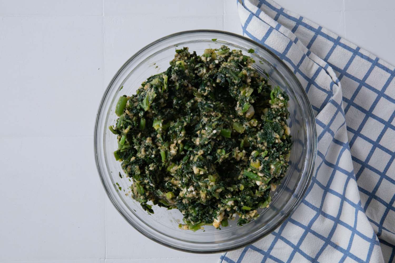 mixed batsaria filling in a bowl for batsaria recipe