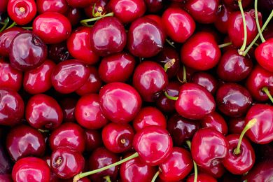 red cherries (close-up)