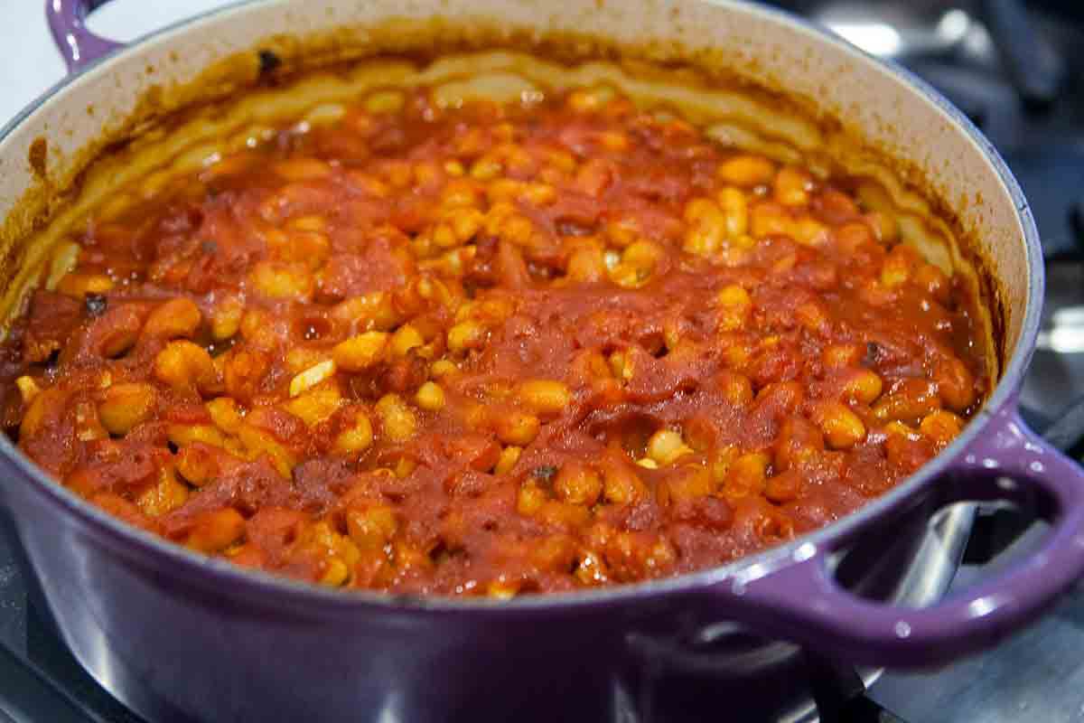 finished savory baked beans in tomato sauce