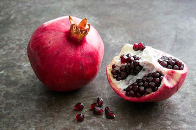 how to eat a pomegranate without making a mess