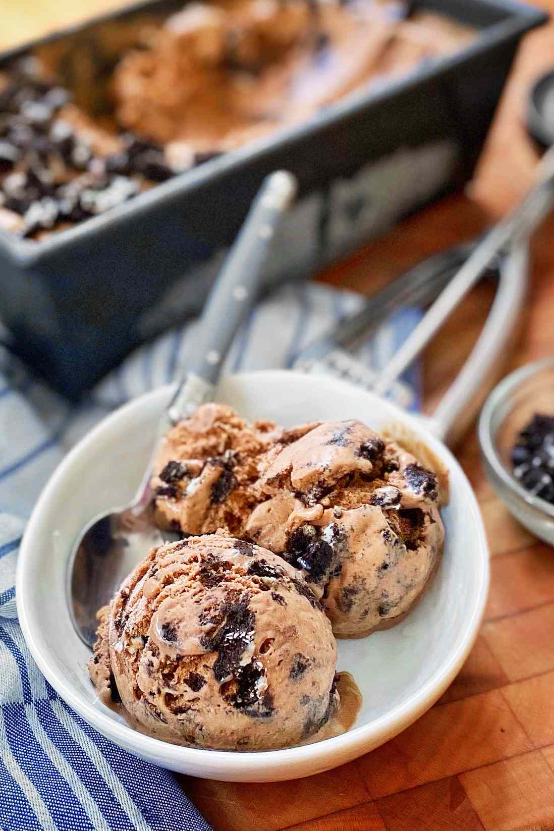 milk chocolate and oreo ice cream