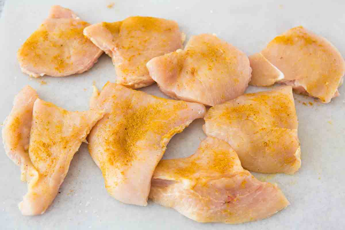 coat chicken cutlet pieces with curry powder
