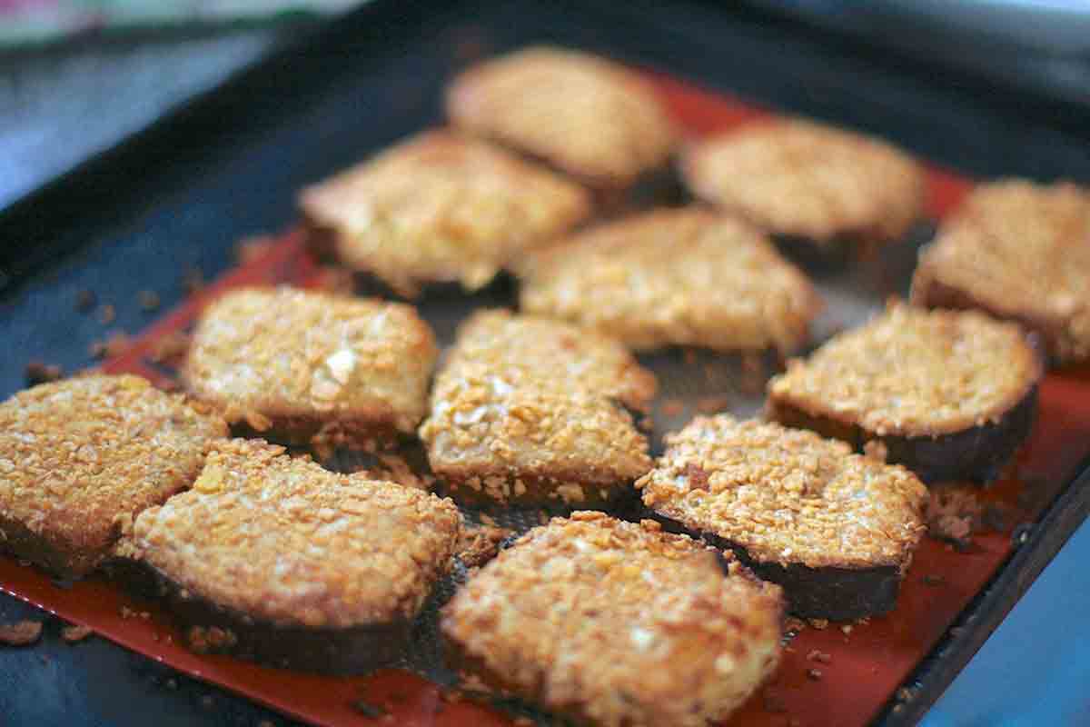 arrange crunchy french toast on baking pan