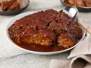 Side view of 3-ingredient brisket on a serving plate