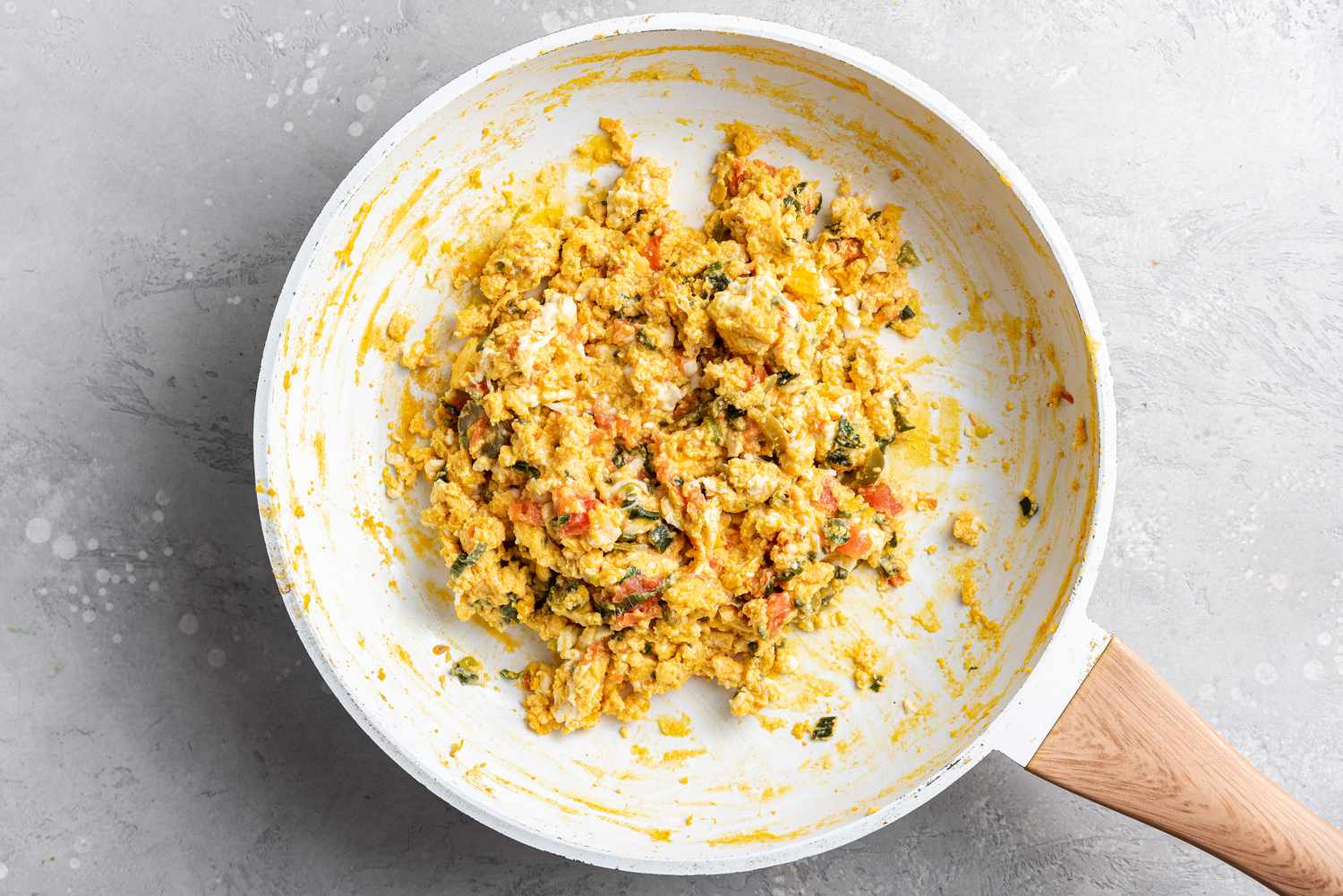 Huevos a la Mexicana in a Pan