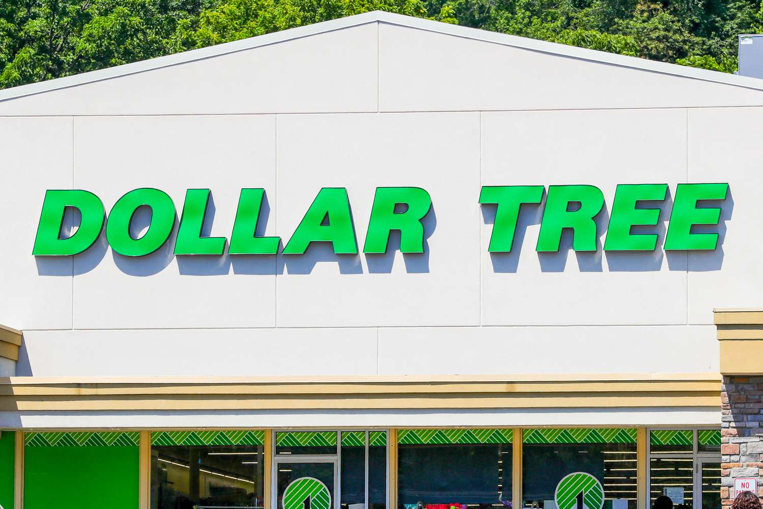 Dollar Tree storefront
