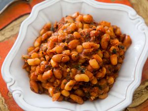 Savory Baked Beans in Tomato Sauce