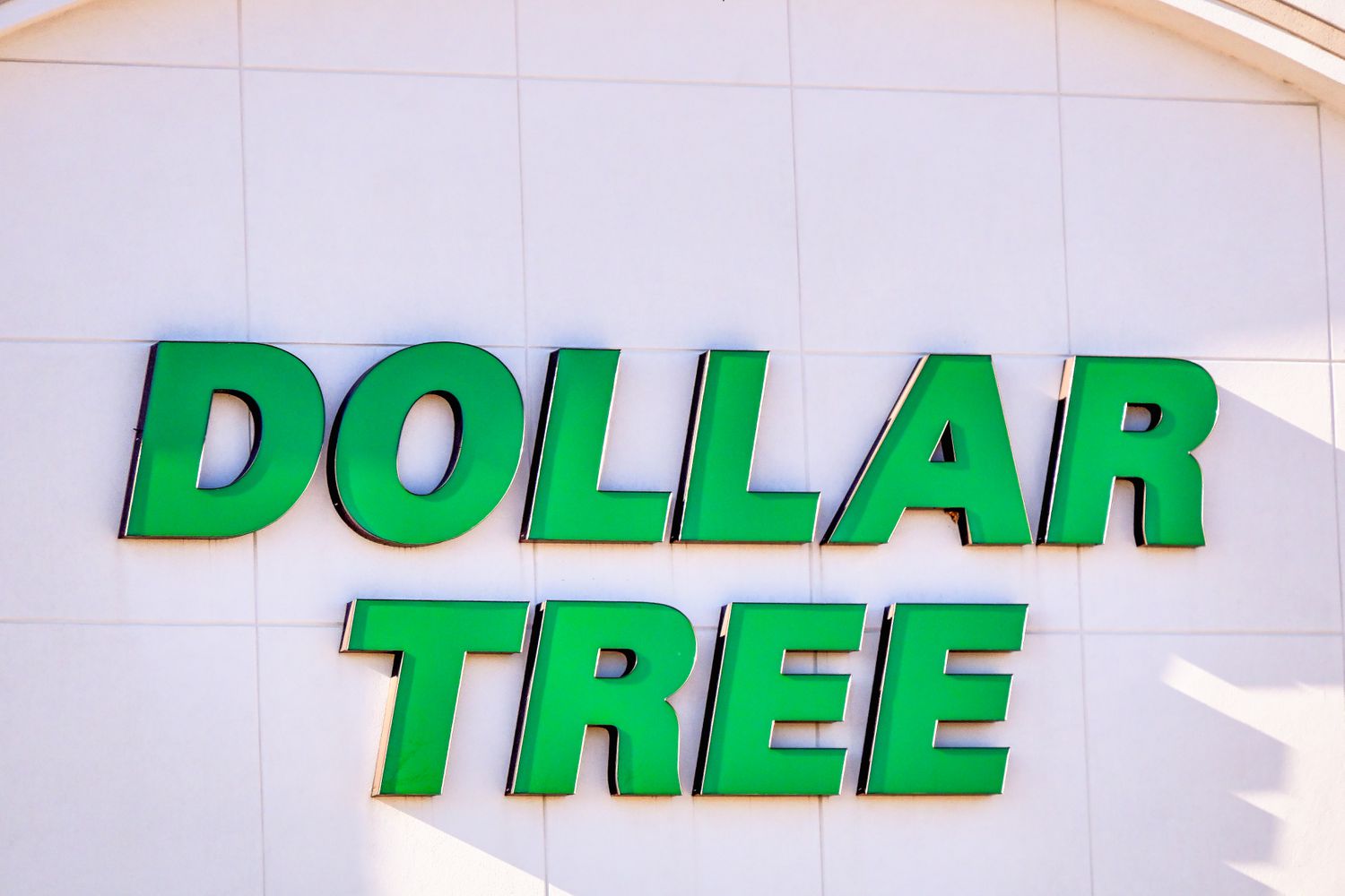 A Dollar Tree sign