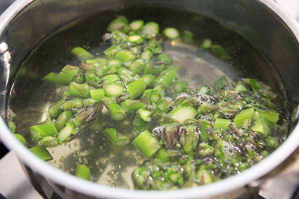 breakfast-casserole-leeks-asparagus-method-600-2