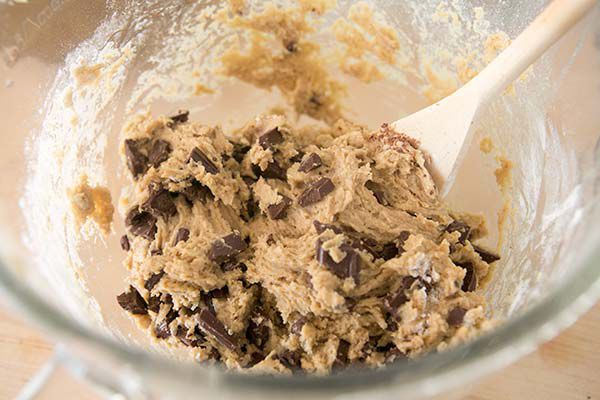 How to make chocolate chunk cookies with chopped chocolate bar
