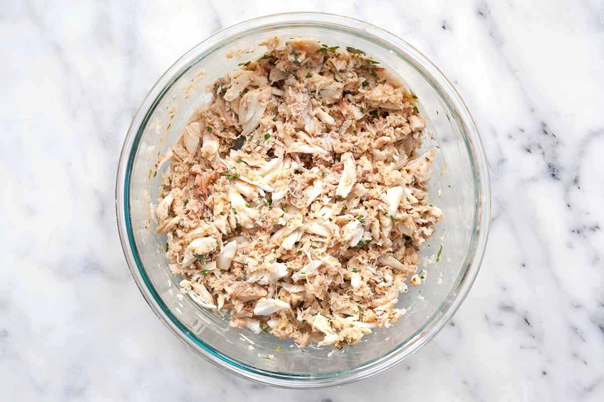 Seasoned lump crab meat in a class bowl.