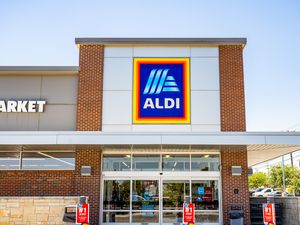 Exterior view of an Aldi grocery store