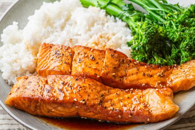 Salmon teriyaki with rice and boiled broccolini