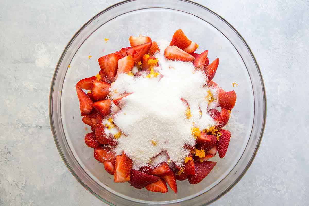 make strawberry pie filling by combining sugar and strawberries