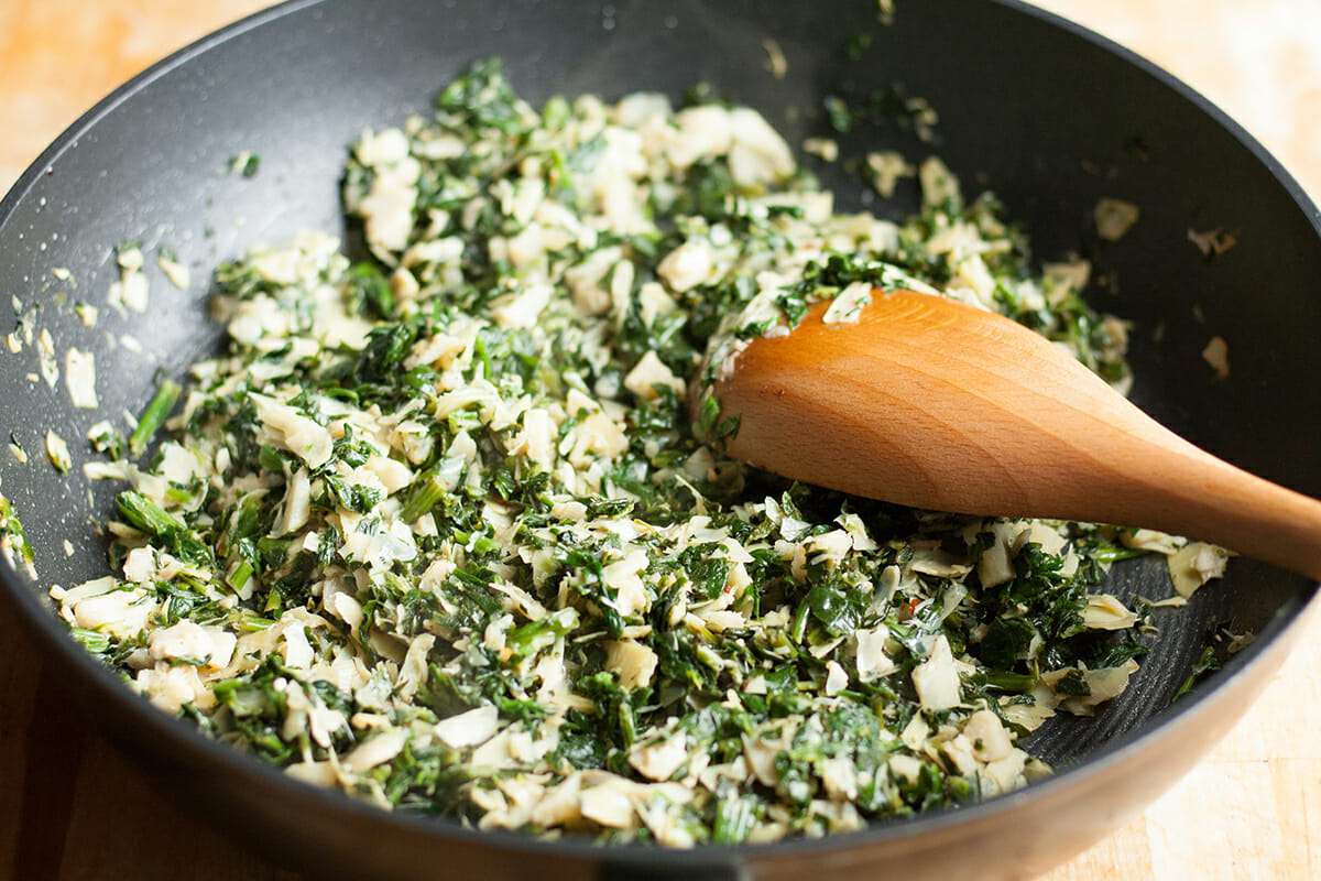Cooked spinach for Spinach Artichoke Dip