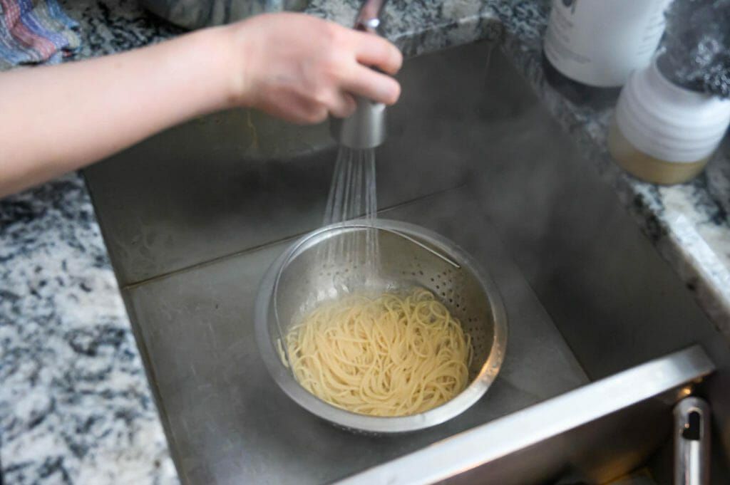 Rinse gluten-fre pasta