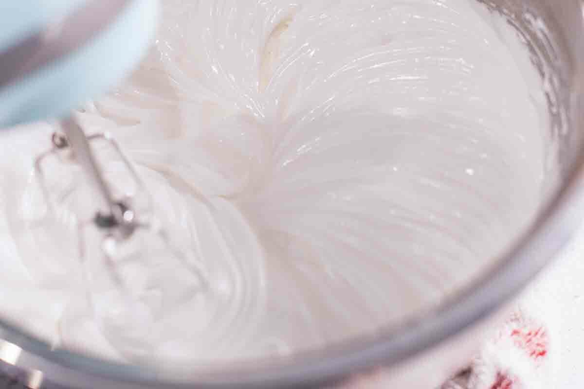 How to Make Swiss Meringue without a thermometer beat the egg whites