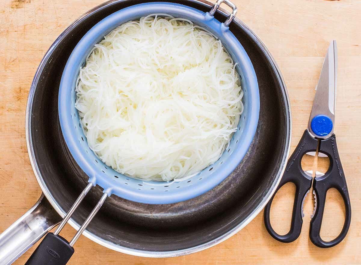 Singapore Rice Noodles Recipe cook the noodles