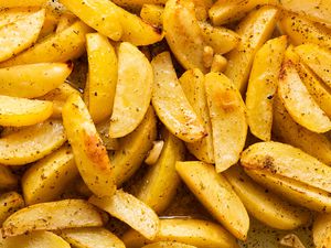 greek lemon potatoes (close-up)