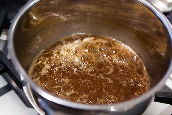 boiling teriyaki sauce for teriyaki steak