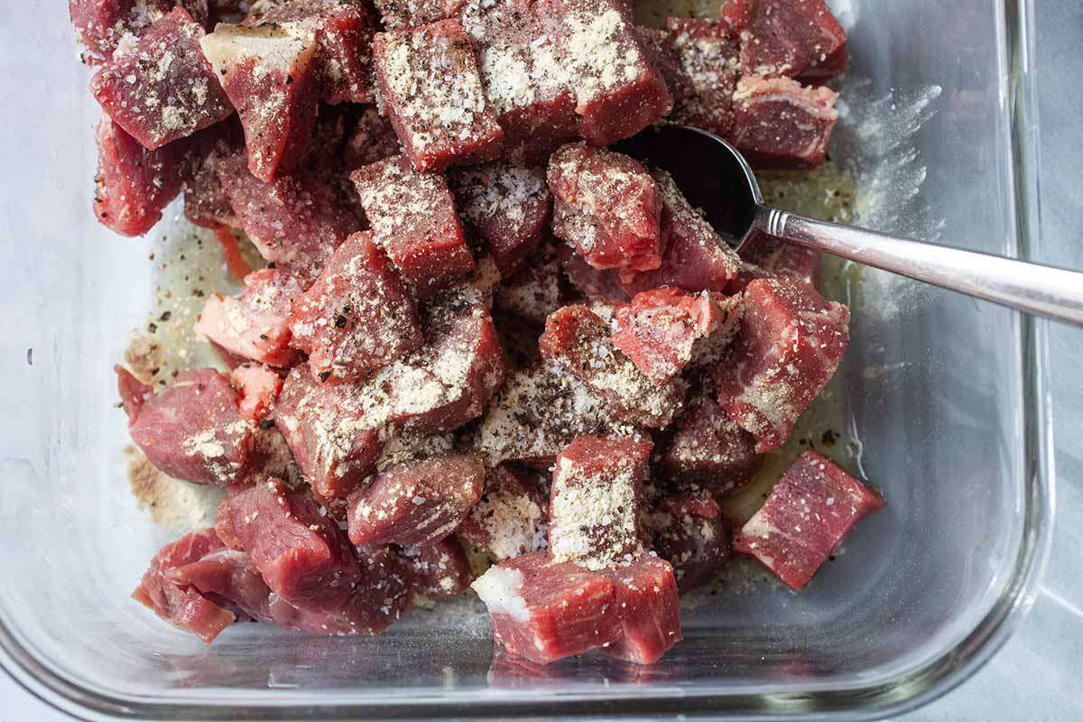 Beef Cube Recipe with Garlic marinate the steak