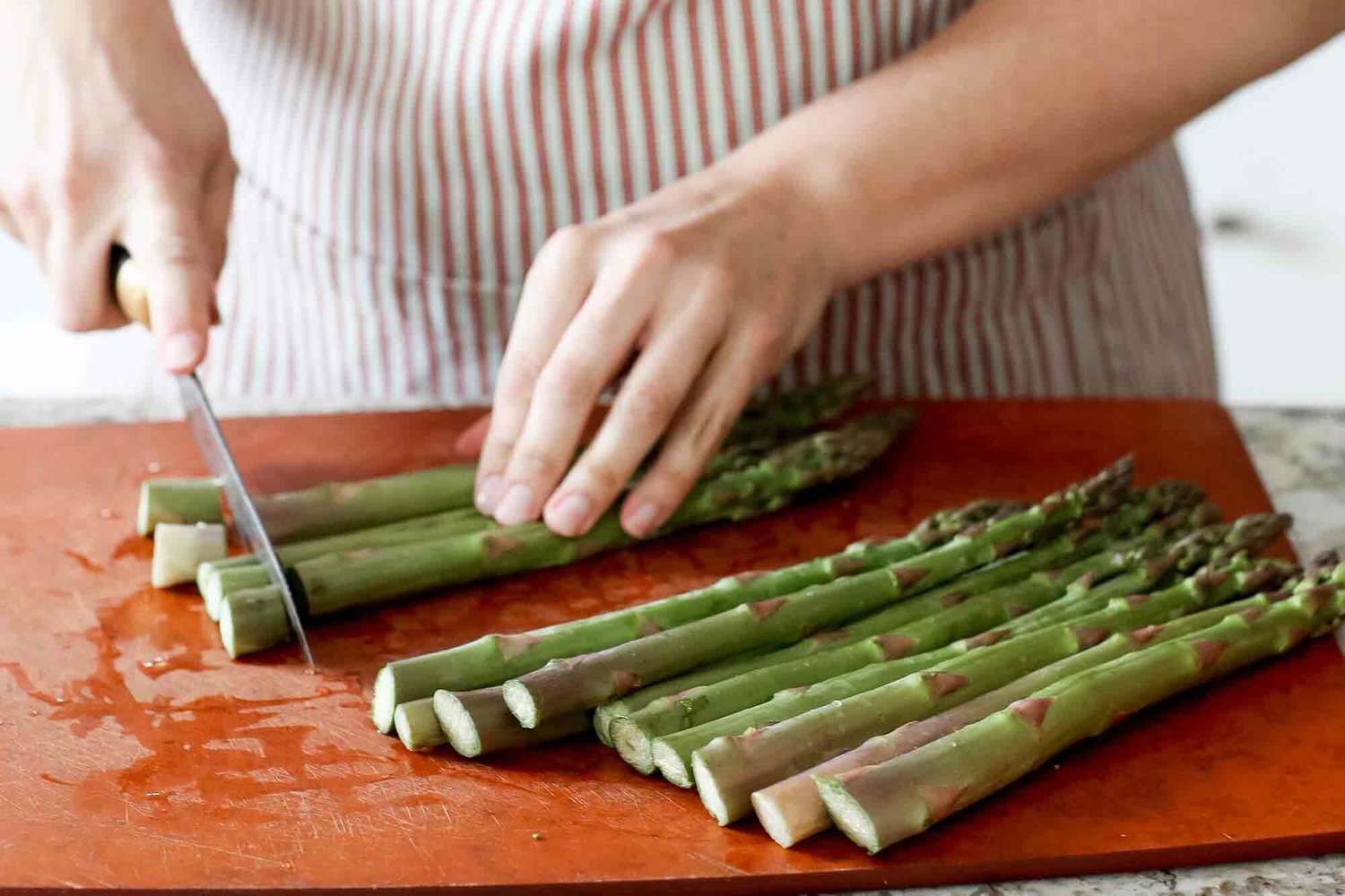 Easy Asparagus Sous Vide prep the asparagus
