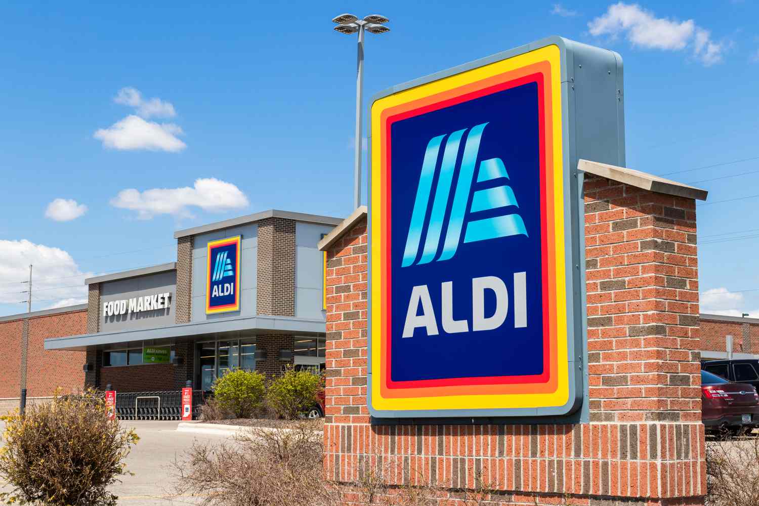 Aldi storefront and sign