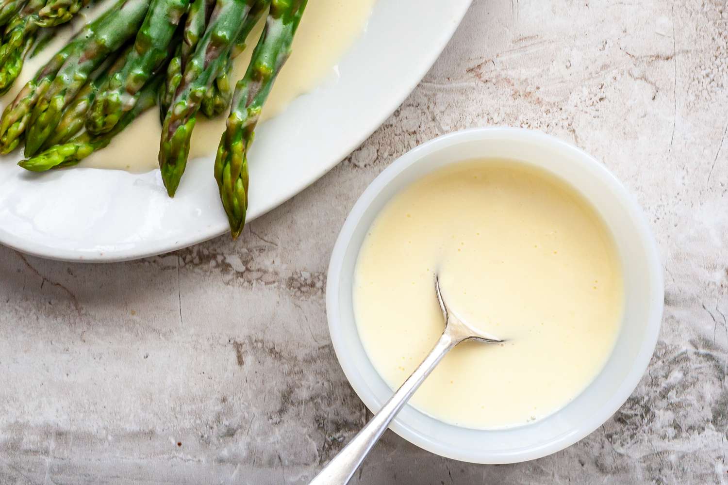 Classic beurre blanc sauce served with asparagus