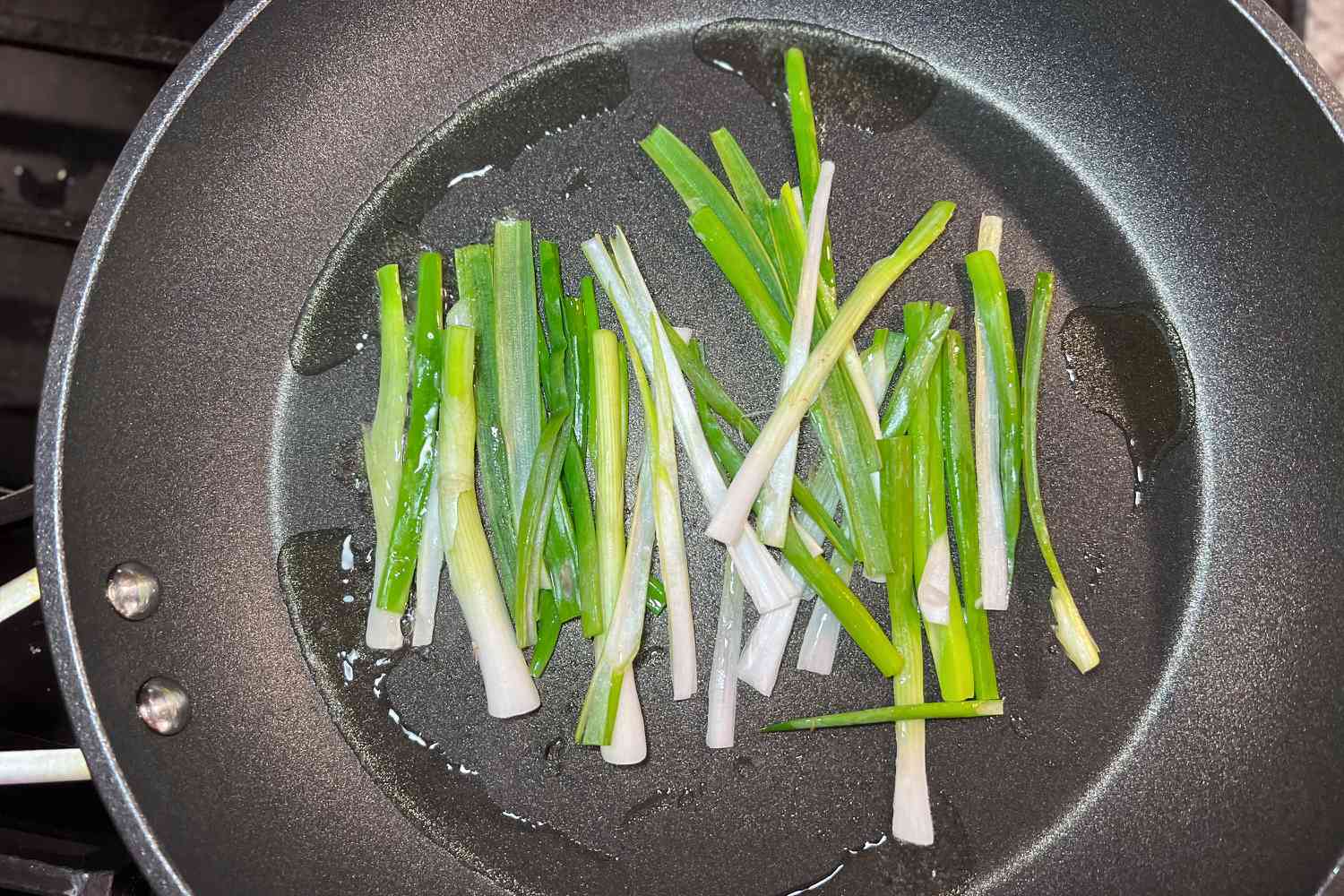 Scallions in a Pan of Oil for Panjeon