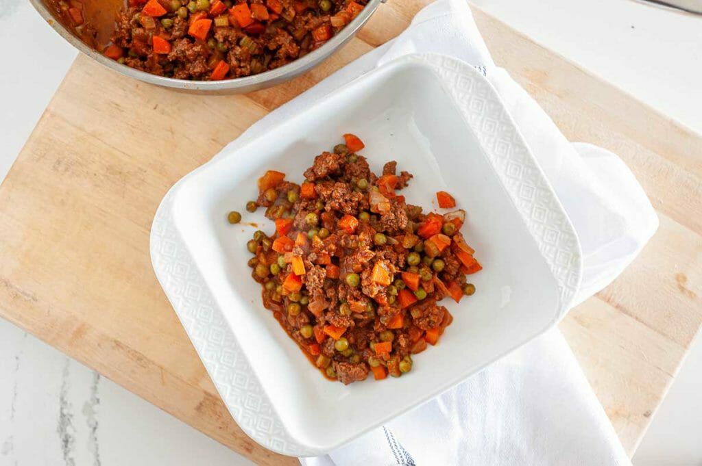 Healthy shepherd's pie filling with lean ground beef and vegetables