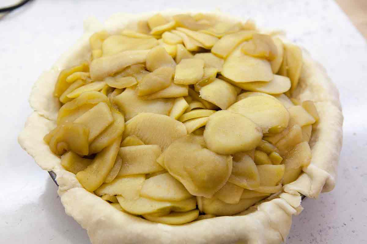add apple pie filling to bottom crust