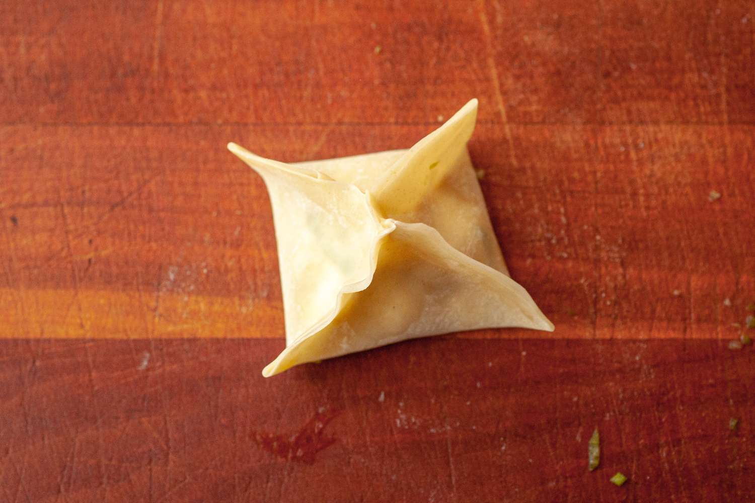 How to crimp a wonton wrapper for homemade cream cheese wontons