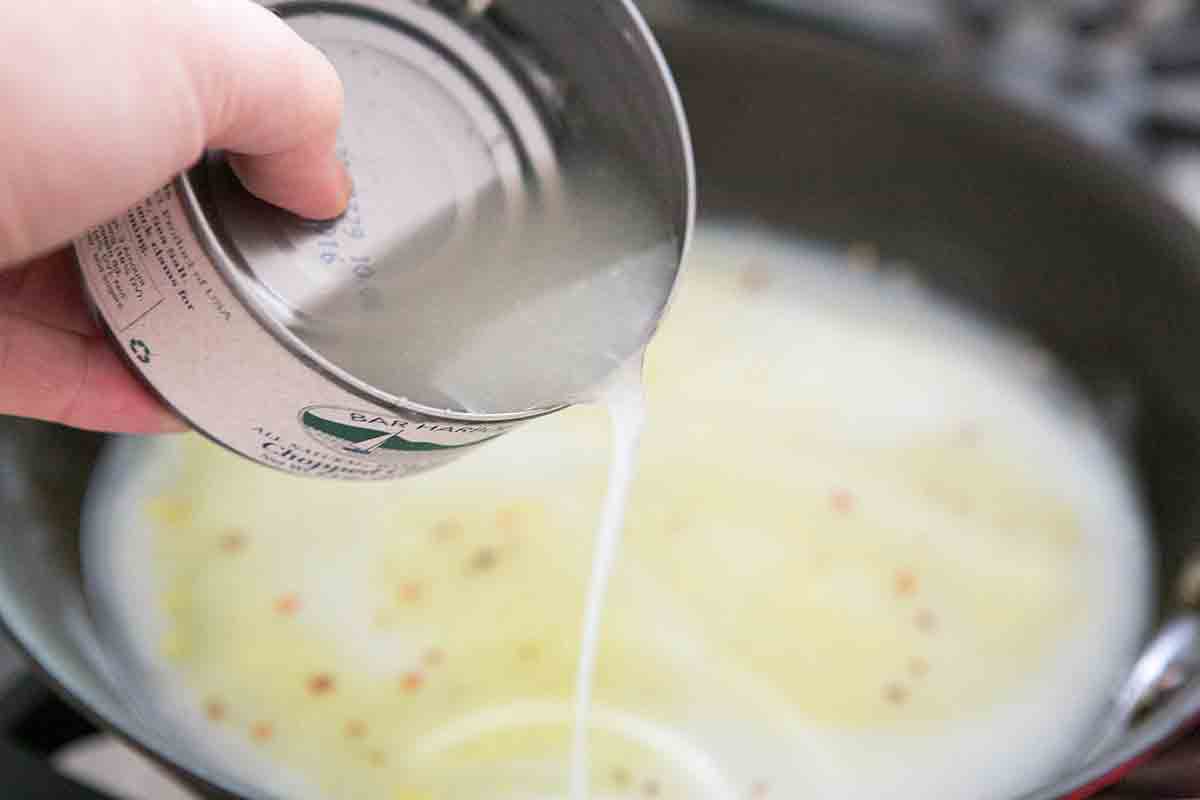 add clam juice to pan to make sauce for spaghetti