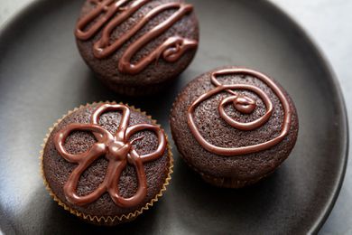 Easy cupcake recipe with cupcakes on a platter.