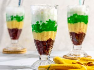 Three Glasses of ChÃ¨ Ba MÃ u Next to a Yellow Kitchen Towel