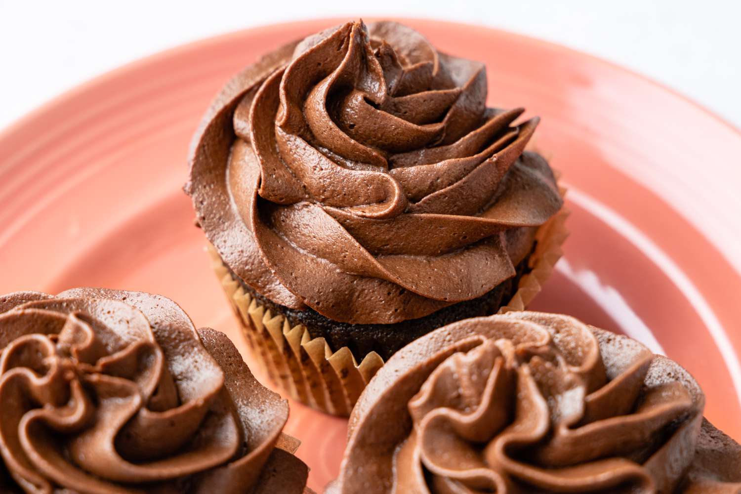 On a Plate, Cupcakes With Easy Chocolate Buttercream Frosting Recipe