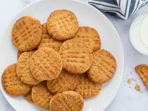 A plate of Peanut Butter Cookies.