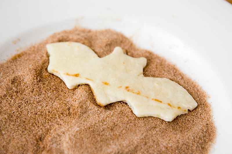 spooky-tortilla-crisps-method-3